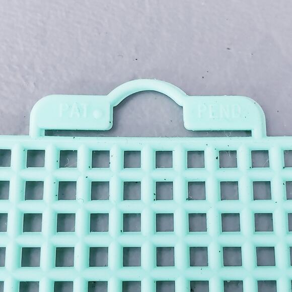 Lot of 17 Quick Count Plastic Canvas Sheets 7 Mesh 10.5" x 13.5" Multicolor - Picture 10 of 14